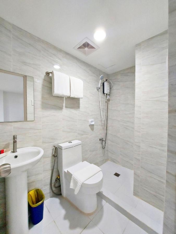 Airobedz Makati - A Value Hotel Manille Extérieur photo