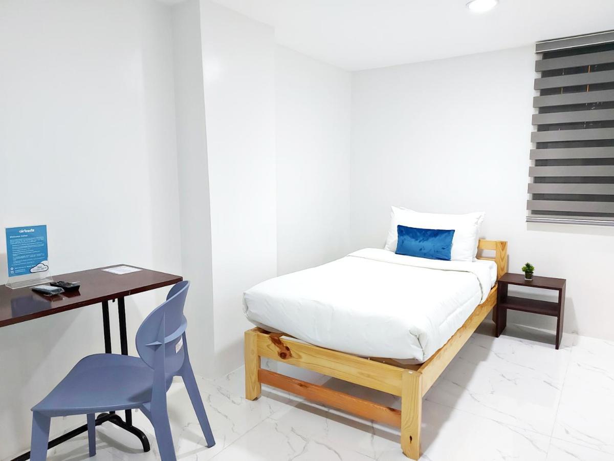 Airobedz Makati - A Value Hotel Manille Extérieur photo