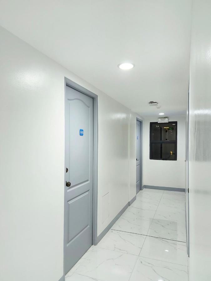 Airobedz Makati - A Value Hotel Manille Extérieur photo