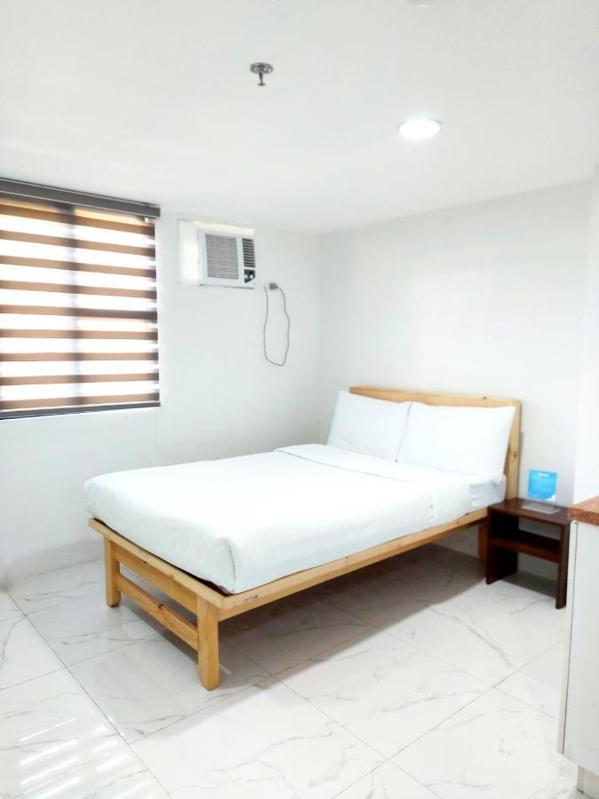 Airobedz Makati - A Value Hotel Manille Extérieur photo