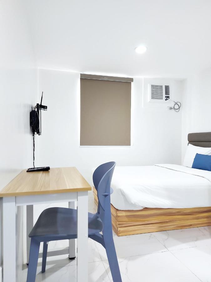 Airobedz Makati - A Value Hotel Manille Extérieur photo