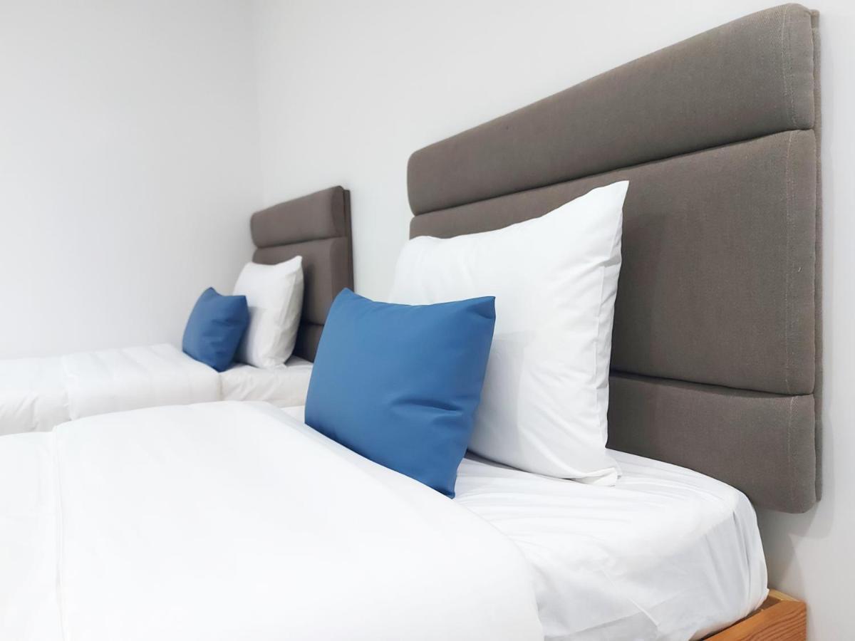 Airobedz Makati - A Value Hotel Manille Extérieur photo