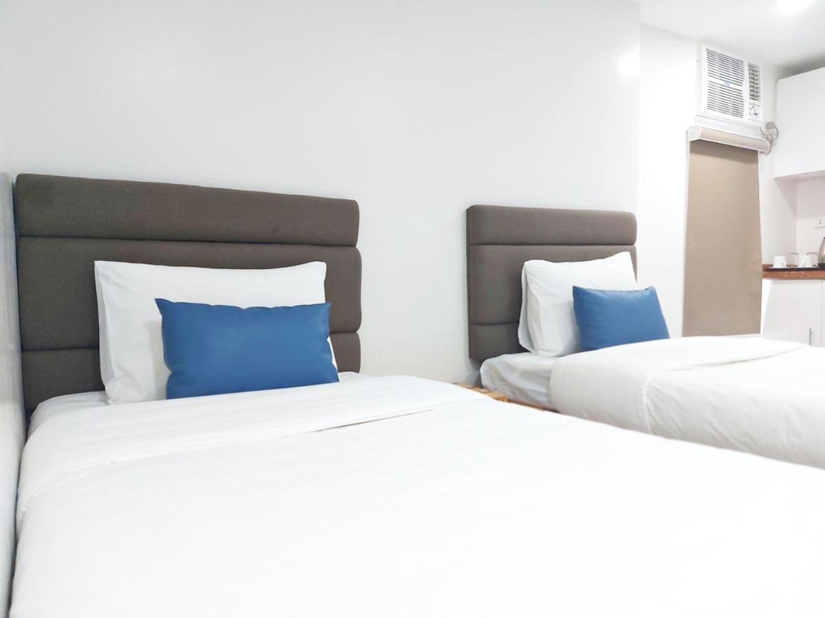 Airobedz Makati - A Value Hotel Manille Extérieur photo