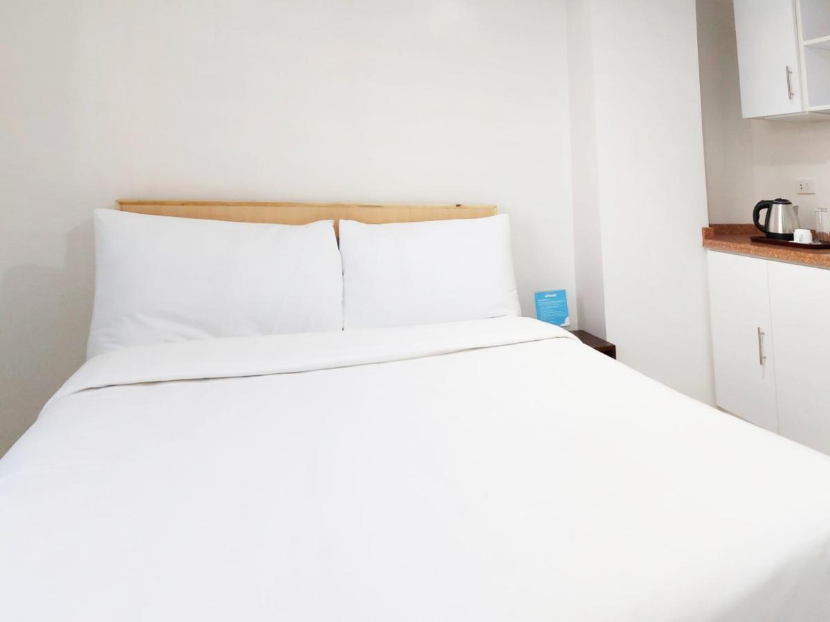 Airobedz Makati - A Value Hotel Manille Extérieur photo