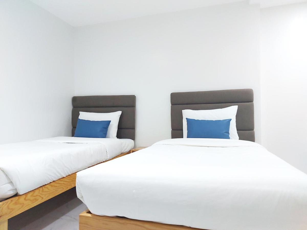 Airobedz Makati - A Value Hotel Manille Extérieur photo
