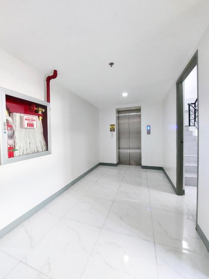Airobedz Makati - A Value Hotel Manille Extérieur photo